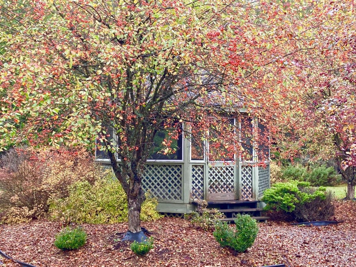 Grove Retreat & Near Pictured Rocks, Fayette, Trails Garden