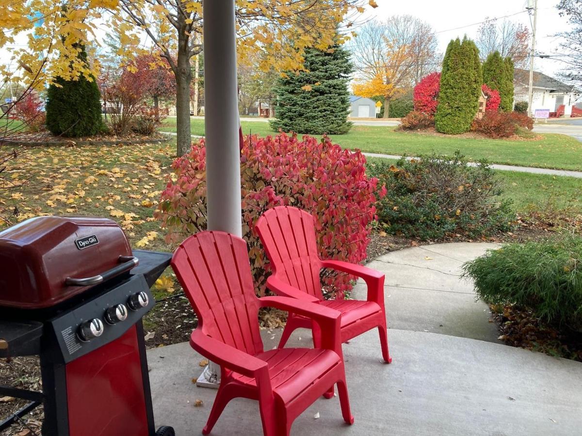 Grove Retreat & Near Pictured Rocks, Fayette, Trails Hotel Garden