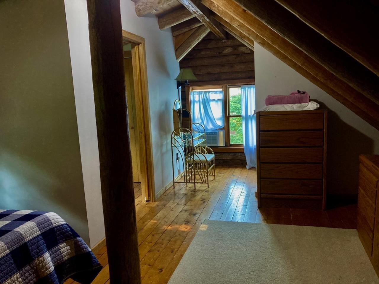 Hotel Grove Retreat & Near Pictured Rocks, Fayette, Trails *