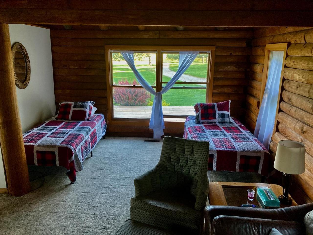 Grove Retreat & Near Pictured Rocks, Fayette, Trails Hotel