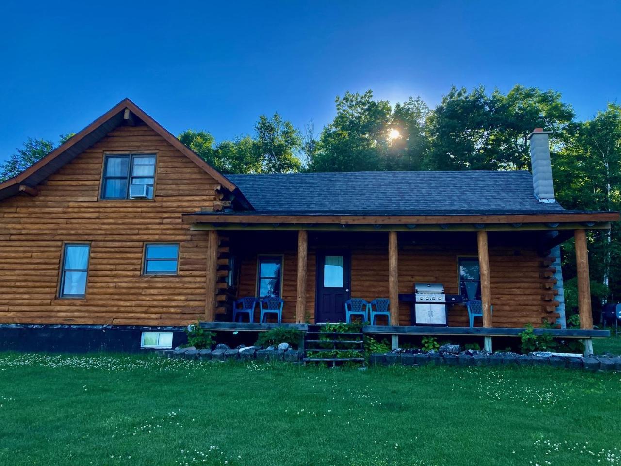 Grove Retreat & Near Pictured Rocks, Fayette, Trails Hotel *