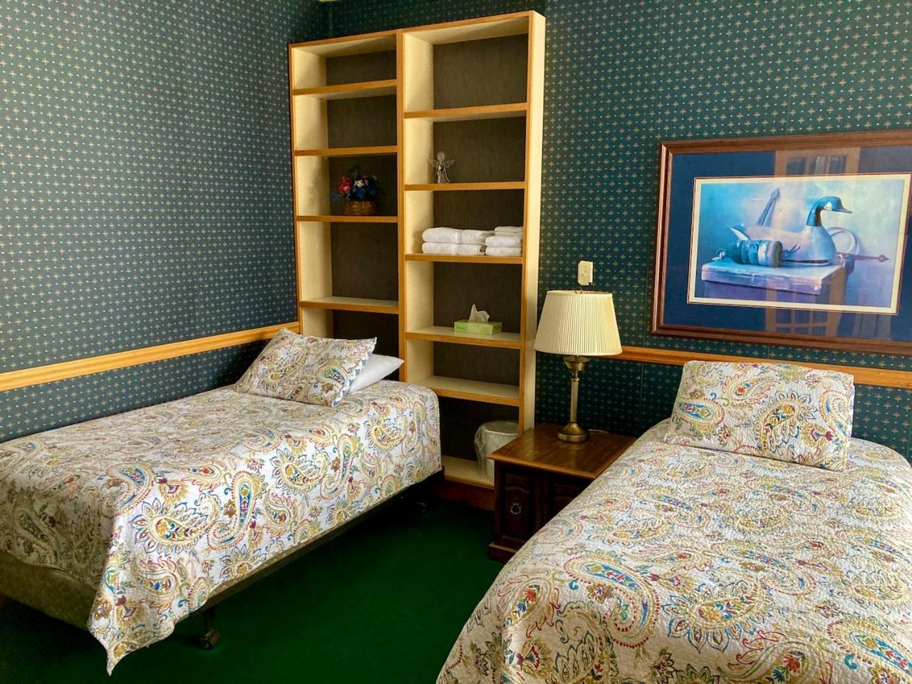 Hotel Grove Retreat & Near Pictured Rocks, Fayette, Trails *