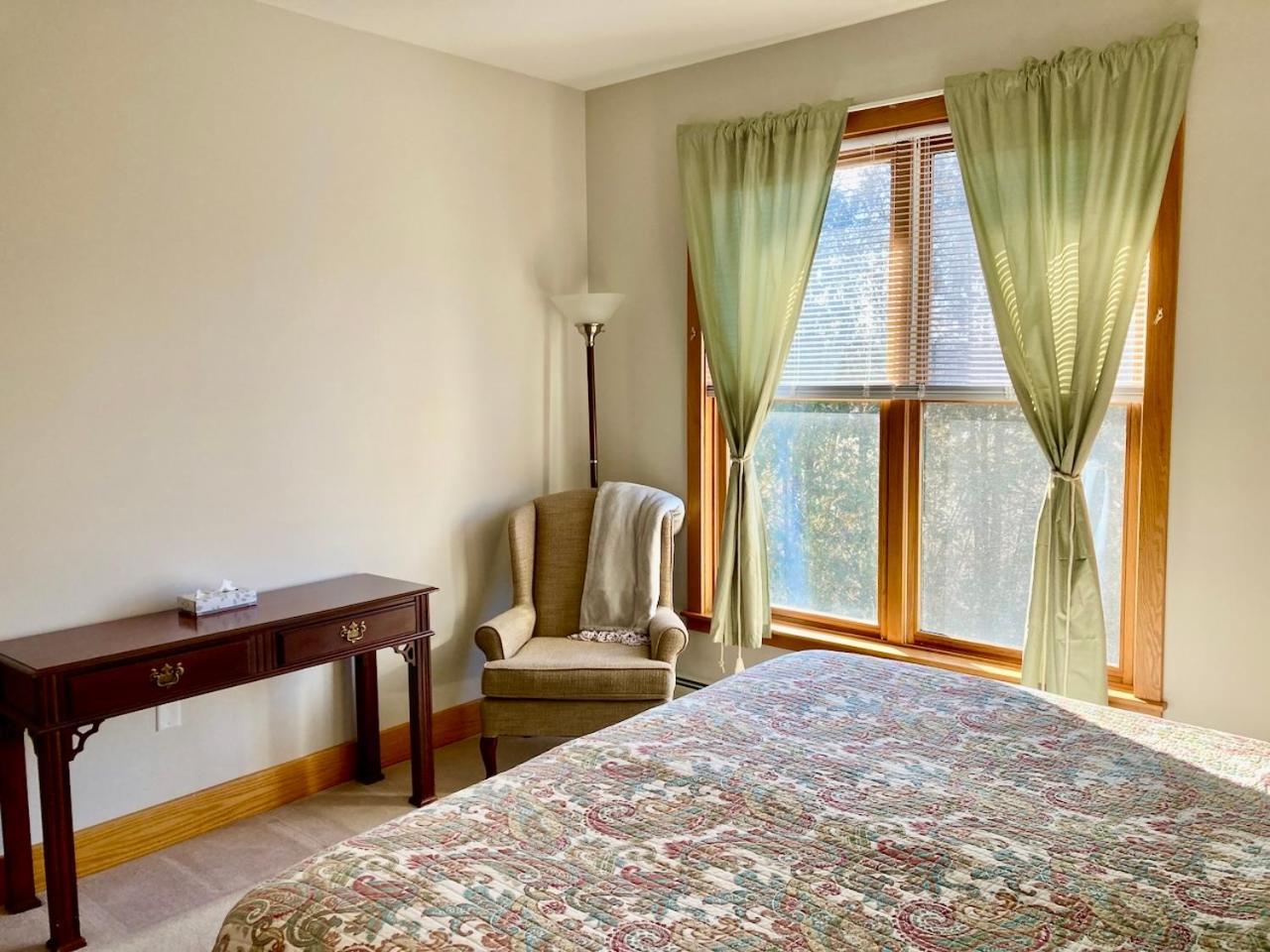Grove Retreat & Near Pictured Rocks, Fayette, Trails Hotel *